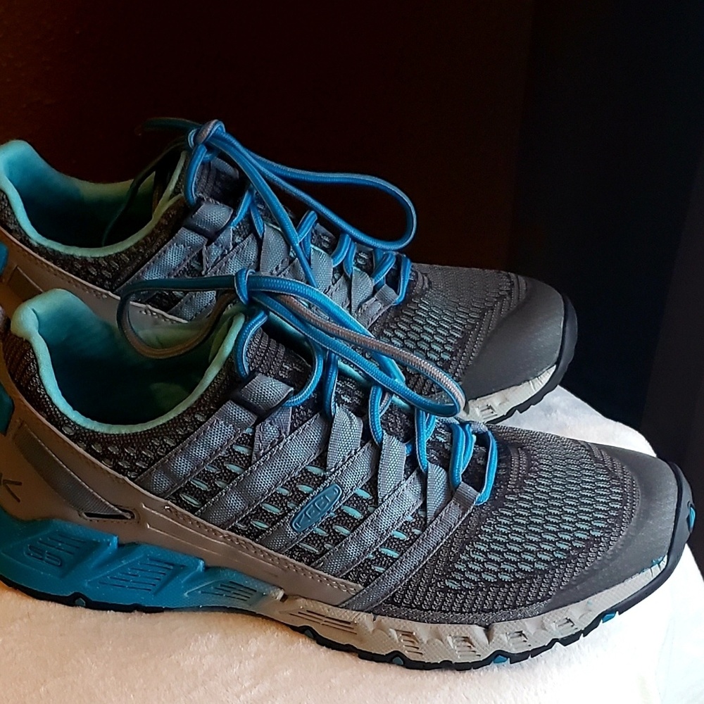 WOMEN'S VERSAGO SHOES